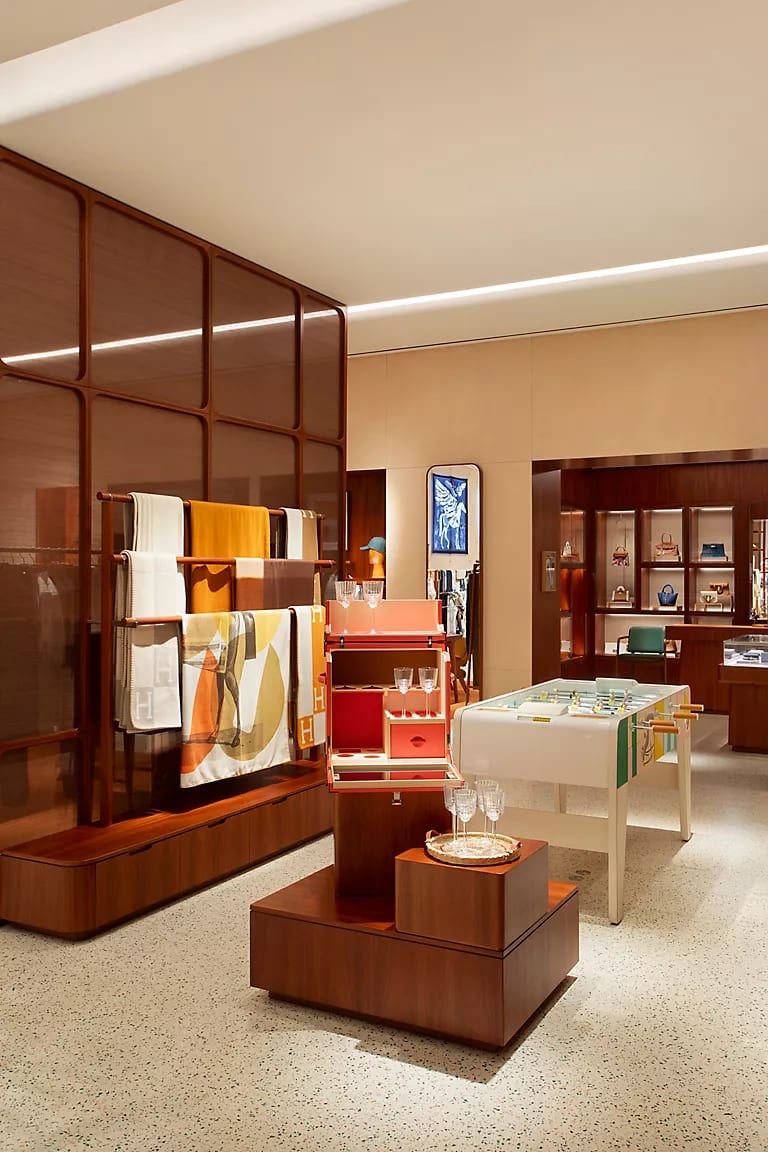 Hermès 里約門市搬進 VillageMall，完整呈現 16 大工藝