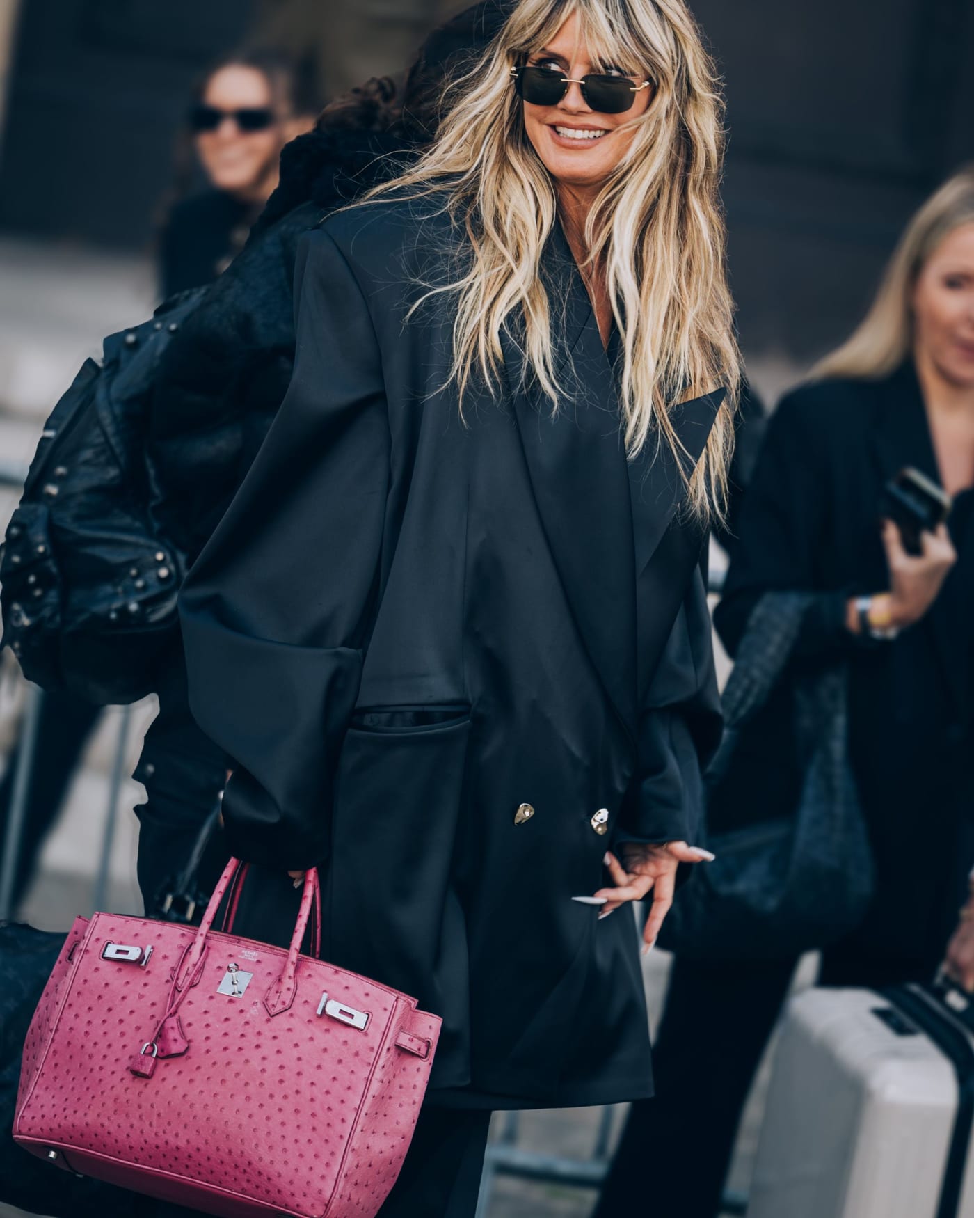 粉紅色 Birkin 街拍：商品依然稀缺，社群中的可見度卻不斷增加。