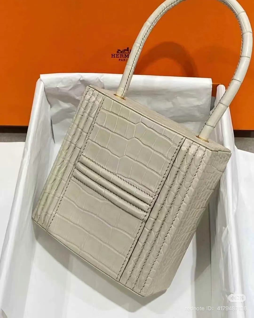 把鎖頭放大，做成手提包