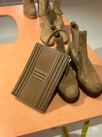 把鎖頭放大，做成手提包