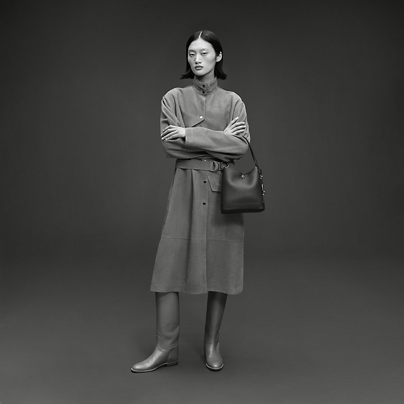 官方真人上身圖，呈現肩背時的包身大小與位置。圖片：Hermès。