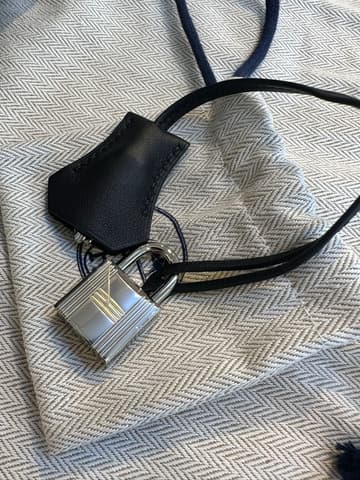 全新全配，黑色銀扣Birkin25 Cargo