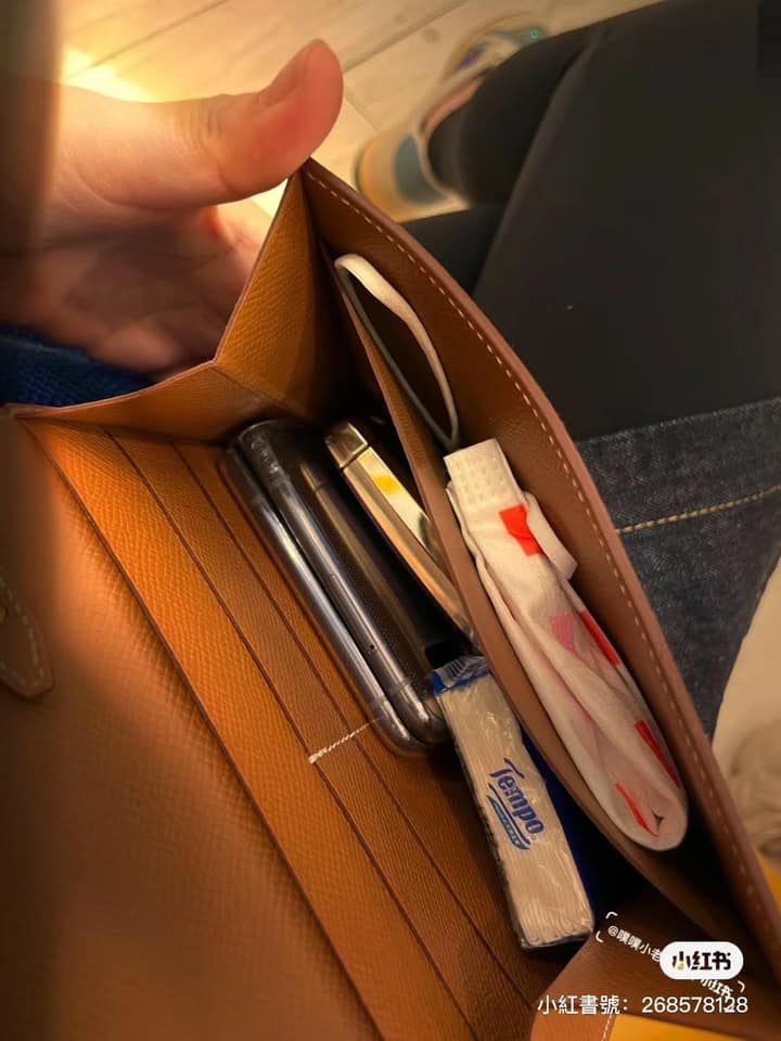 可以當作WOC隨身肩帶錢包，也可以將肩帶拆下當成手拿包，Clic16的口碑一向很好！