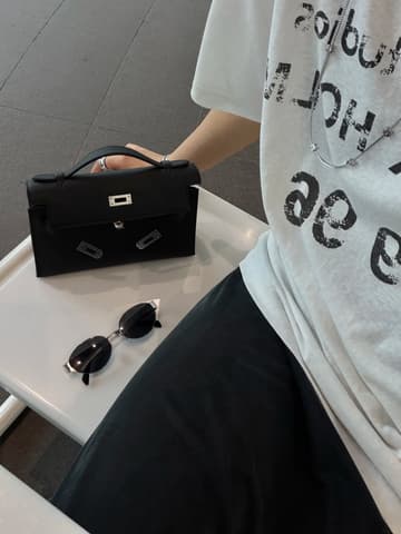 全新 SO 馬蹄印黑銀 Kelly Pochette