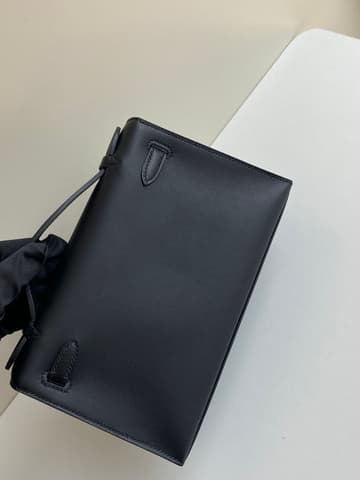 全新 SO 馬蹄印黑銀 Kelly Pochette