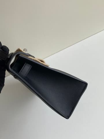 全新 SO 馬蹄印黑銀 Kelly Pochette